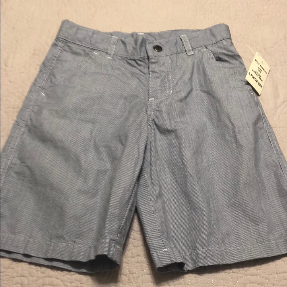 Nautica short for 7 yrs old boy.